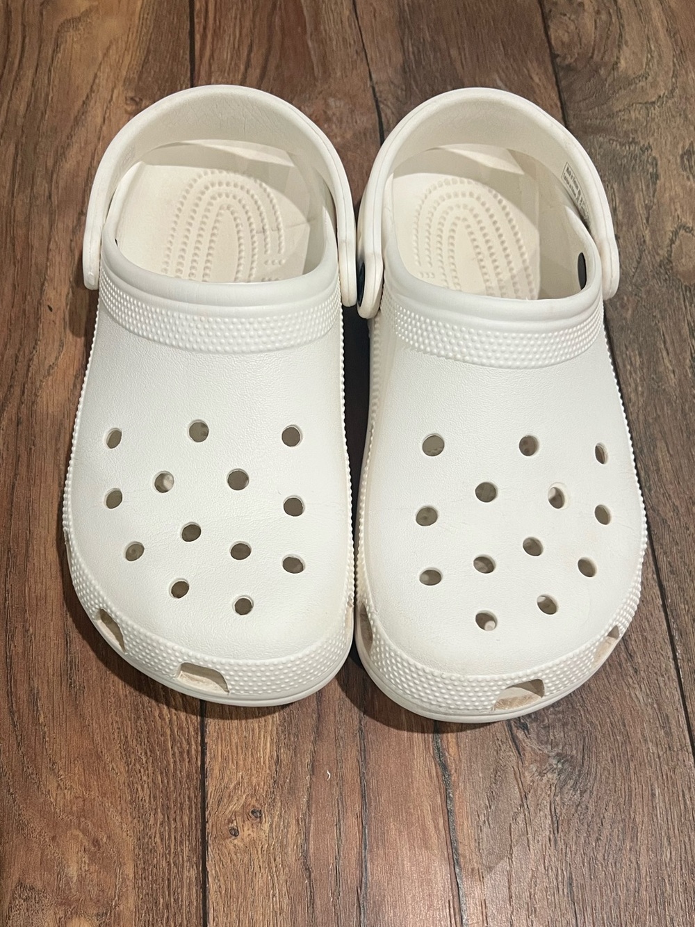 CROCS Classic Clog in White, men’s 7, woman’s 9